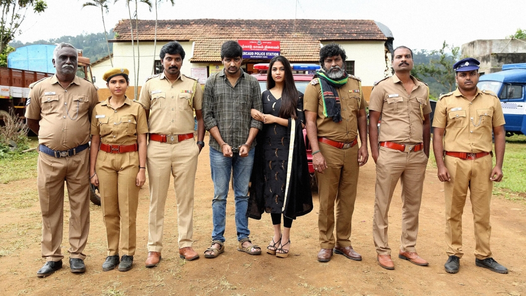 Sattam En Kaiyil izle